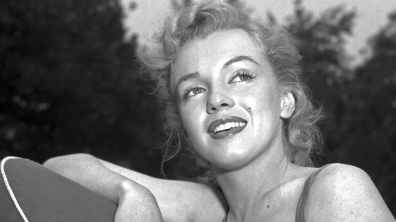 Marilyn Monroe looks up while posing