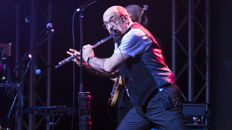 Ian Anderson playing flute onstage