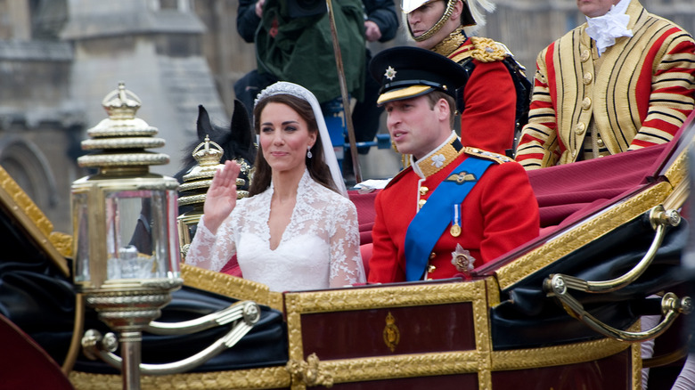 william and kate in the carriage after the wedding