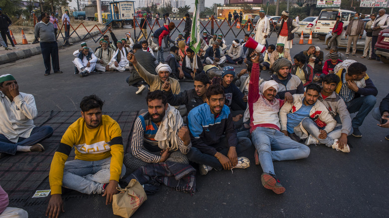 Sikh protesters block a Delhi street