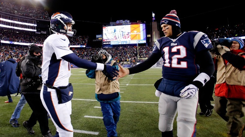 Manning and brady shake hands