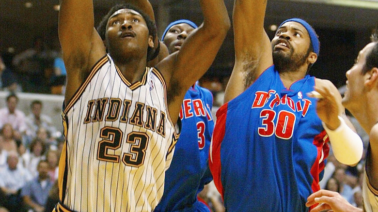 Ron Artest playing against Rasheed Wallace