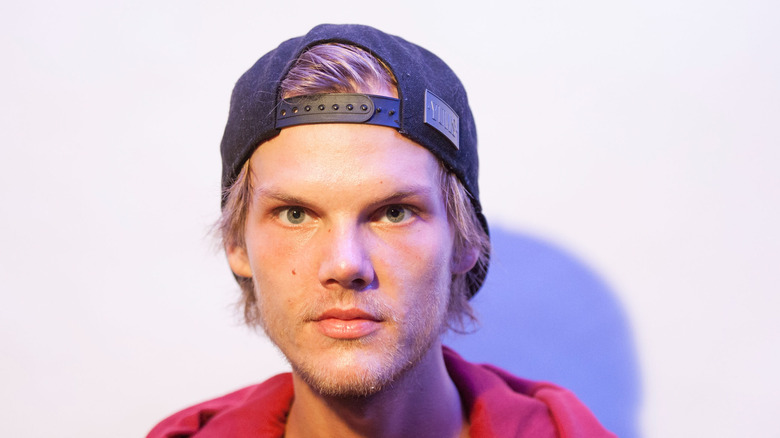  Avicii in hoodie