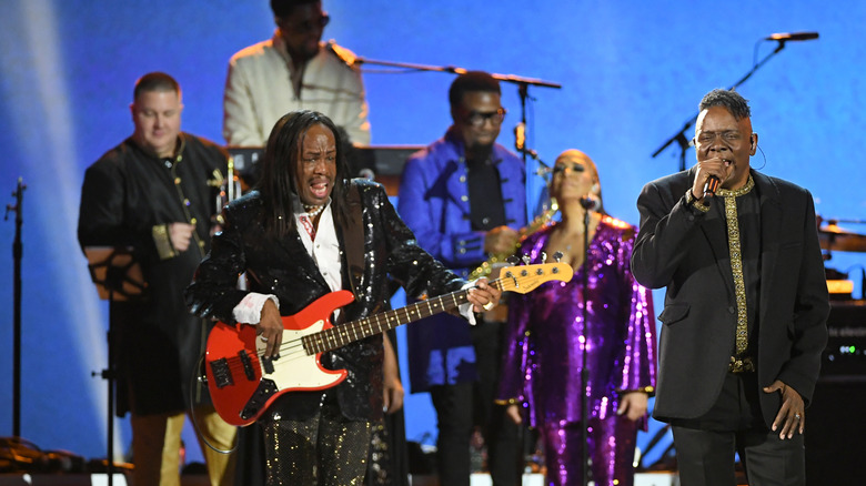 Philip Bailey and Verdine White on stage red guitar singing