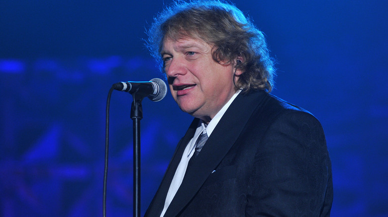 Lou Gramm on stage