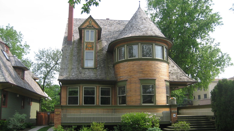 Walter H. Gate House, designed by Wright in 1893, towards the end of his time with Adler and Sullivan's