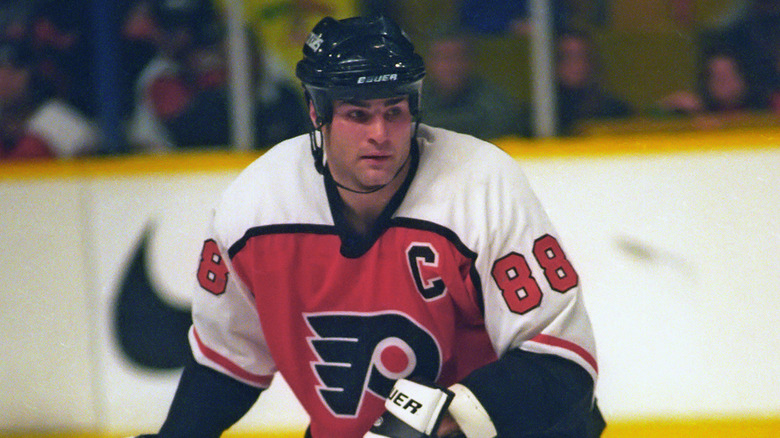 Eric Lindros skates