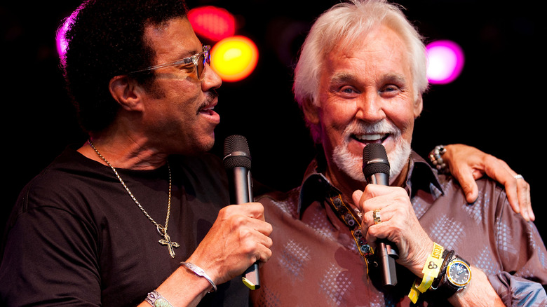 kenny rogers performing with lionel ritchie