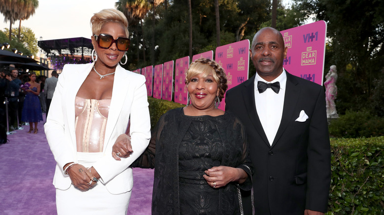 Mary Blige with Cora and Thomas Blige