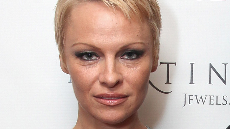 Pamela Anderson short hair