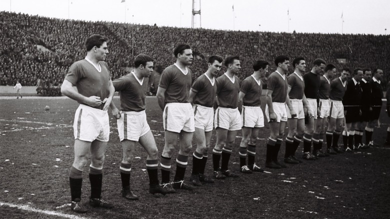 Manchester United Busby Babes posing final match