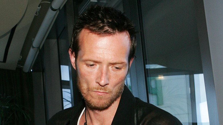 Scott Weiland looking down