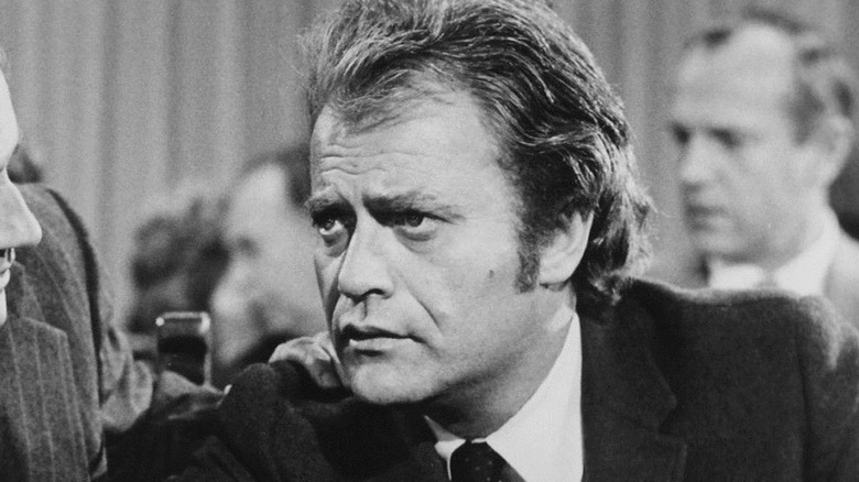 Vic Morrow looking away