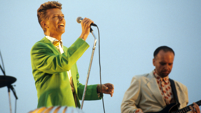 David Bowie and Reeves Gabrels performing