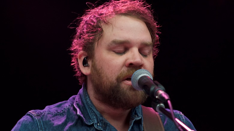 Scott Hutchison Frightened Rabbit singing