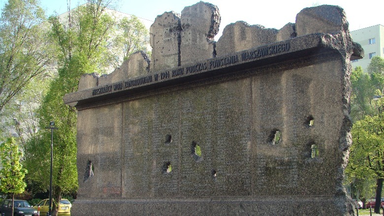 Monument to Wola massacre