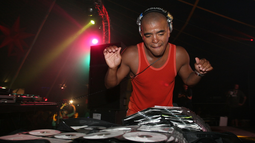 Erick Morillo dancing