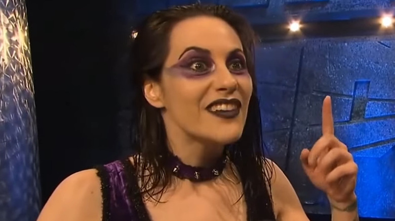 Daffney pointing