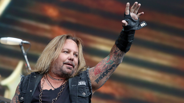 Vince Neil waving to audience
