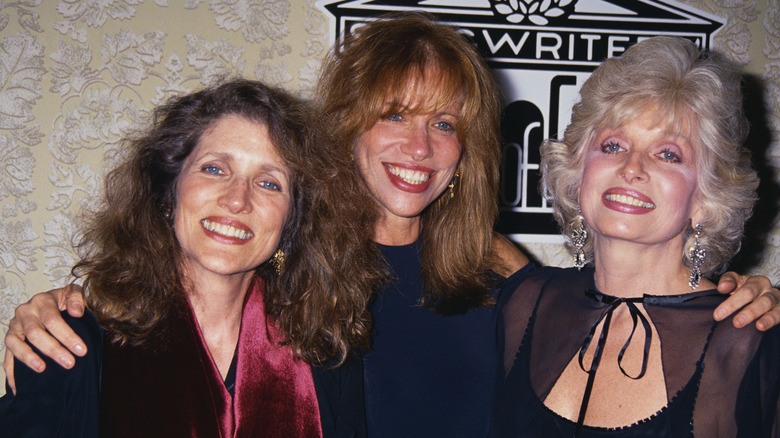 Carly Simon with arms around sisters