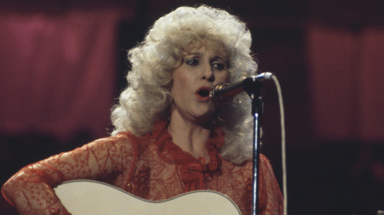 tammy wynette singing and playing guitar onstage