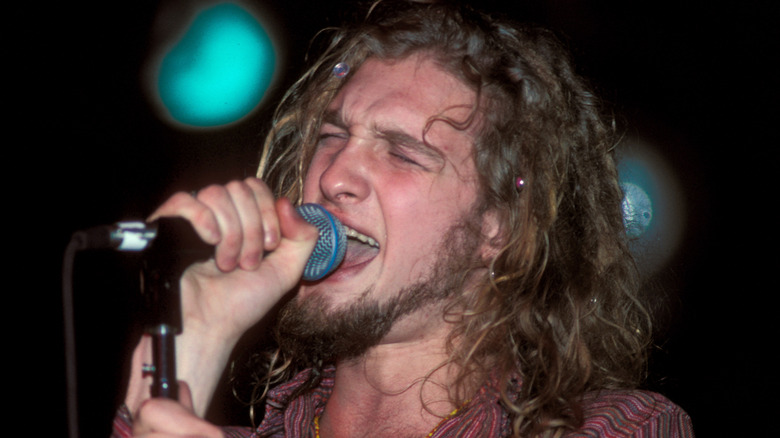 layne staley long hair singing into microphone with eyes closed