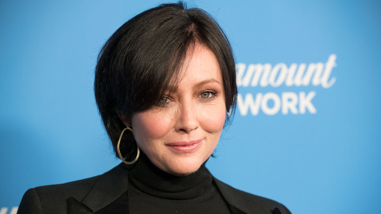 Shannen Doherty grinning black suit event