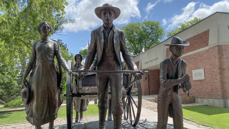 Statue of Mormon settlers