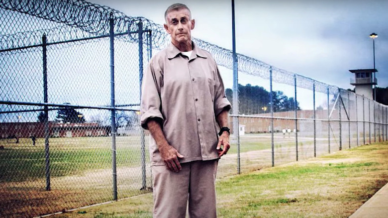 Michael Peterson stands in prison garb