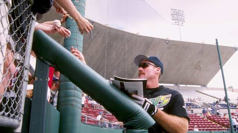 Wade Boggs signing autographs