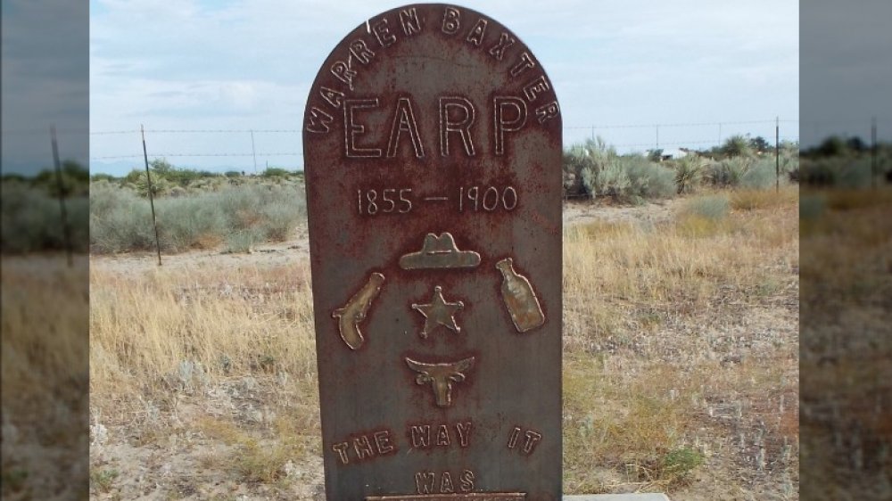 Warren Earp grave