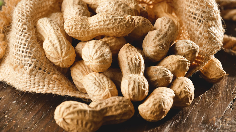 pile of peanuts