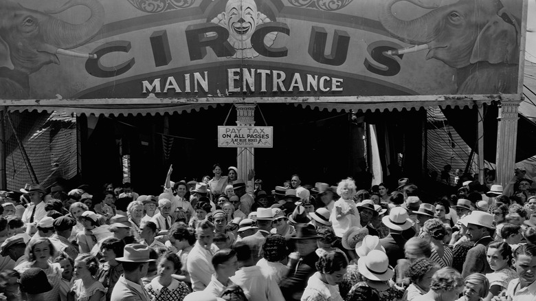 crowds waiting to get into circus