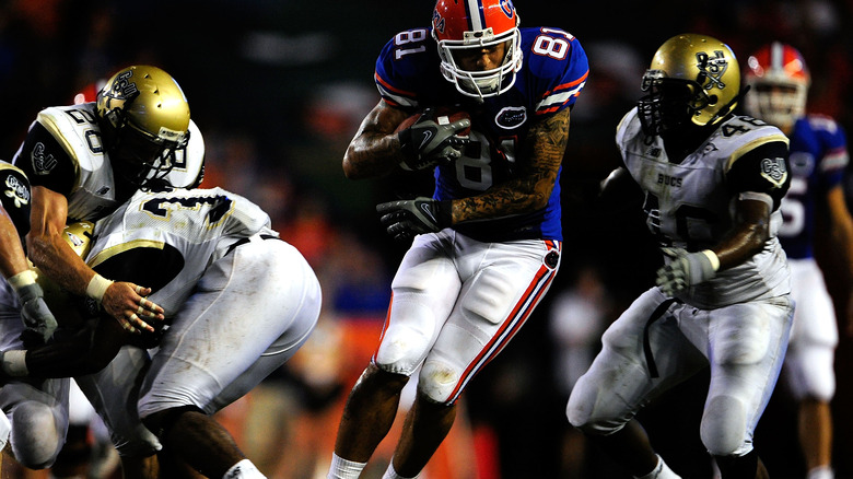 aaron hernandez playing for the florida gators