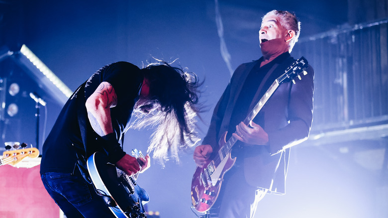 Dave Grohl and Pat Smear on stage