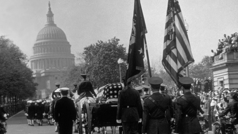 Funeral parade to Capitol photo