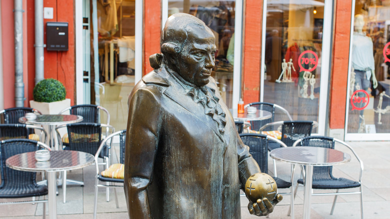 Metal statue of Georg Lichtenberg 