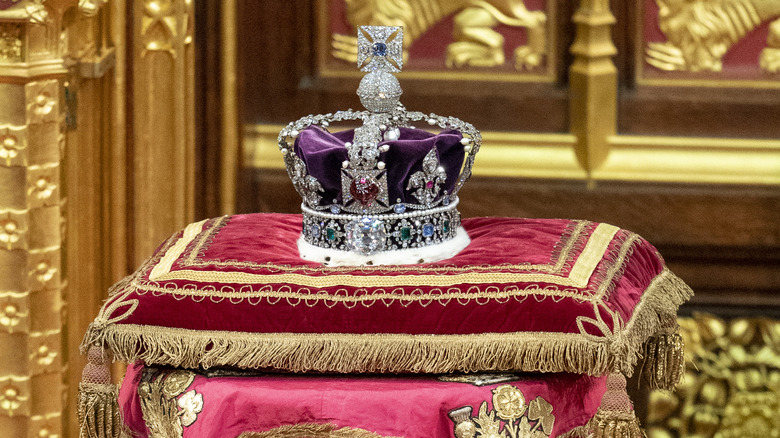 Photo of the imperial crown 