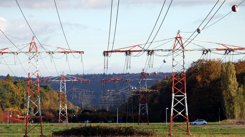 Spherical markers on power lines