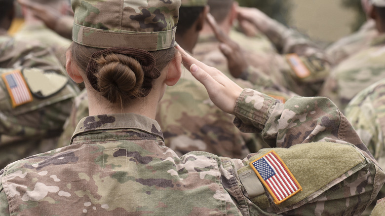 female solider salute