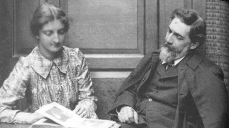 Couple Hilda and Flinders Petrie working together