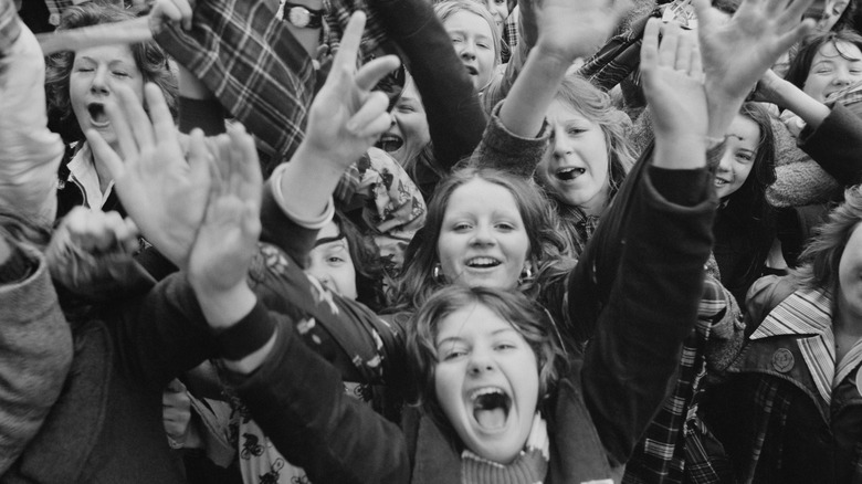 generation jones 1970s teenagers at a concert