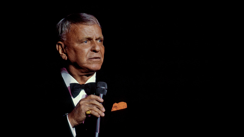 Frank SInatra performing in 1986