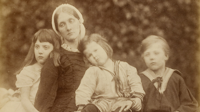 Victorian mother and children