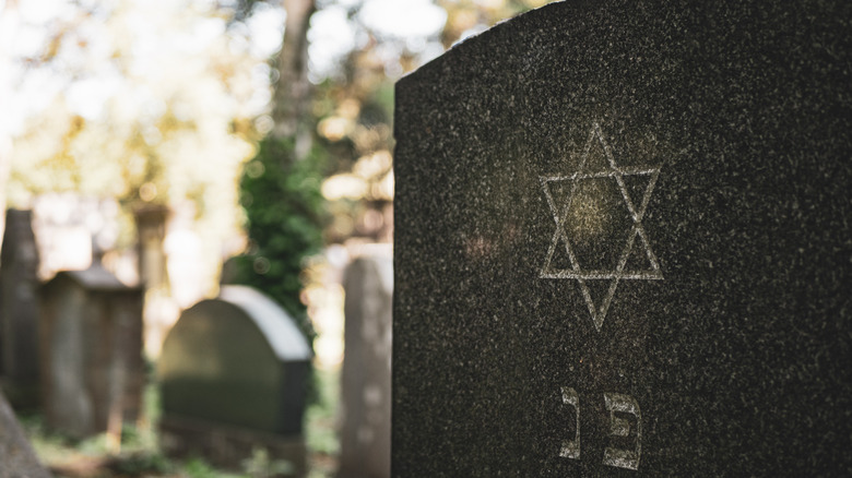 Headstone star of David