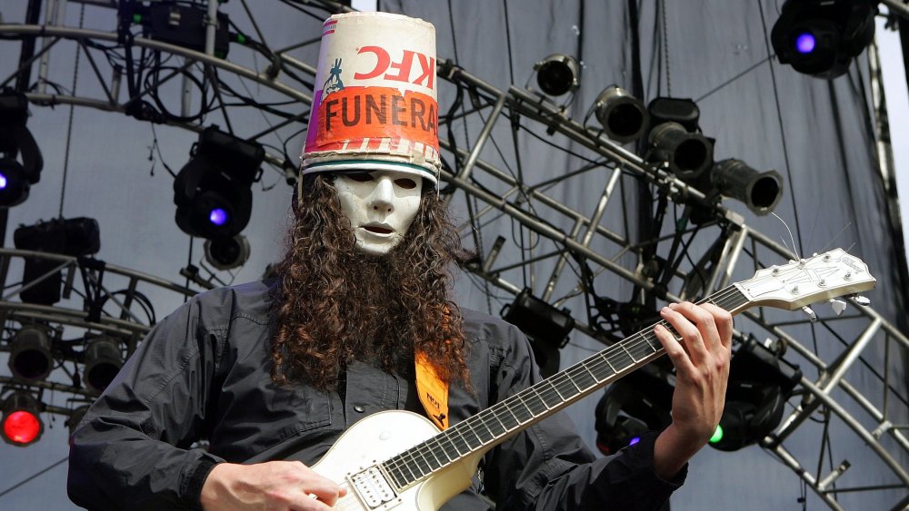 Buckethead playing guitar 