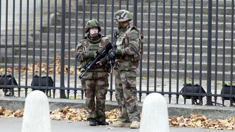 two french soldiers outside national assembly 2015