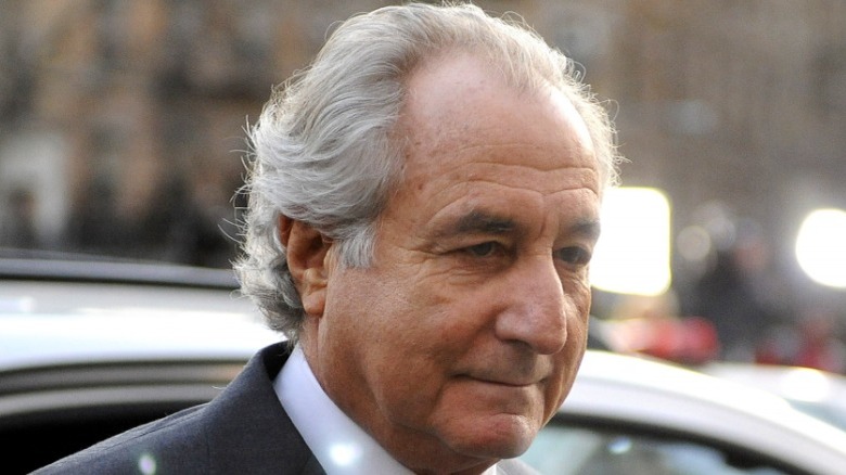 Bernie Madoff enters court in 2009