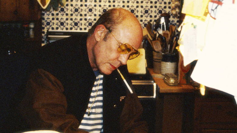 hunter s. thompson smoking