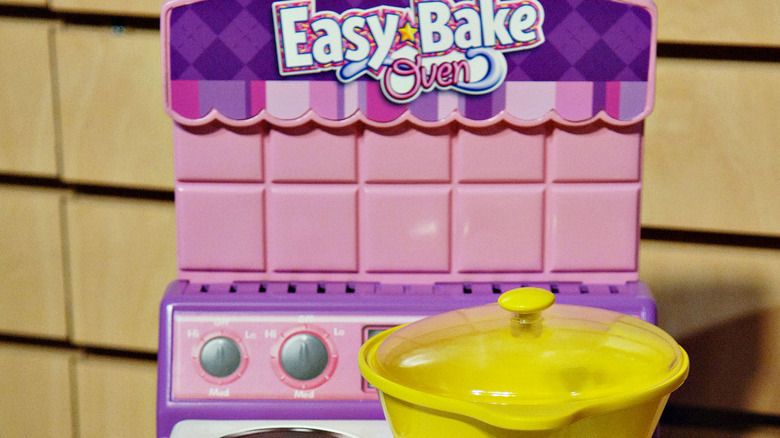 earlier version of easy-bake oven